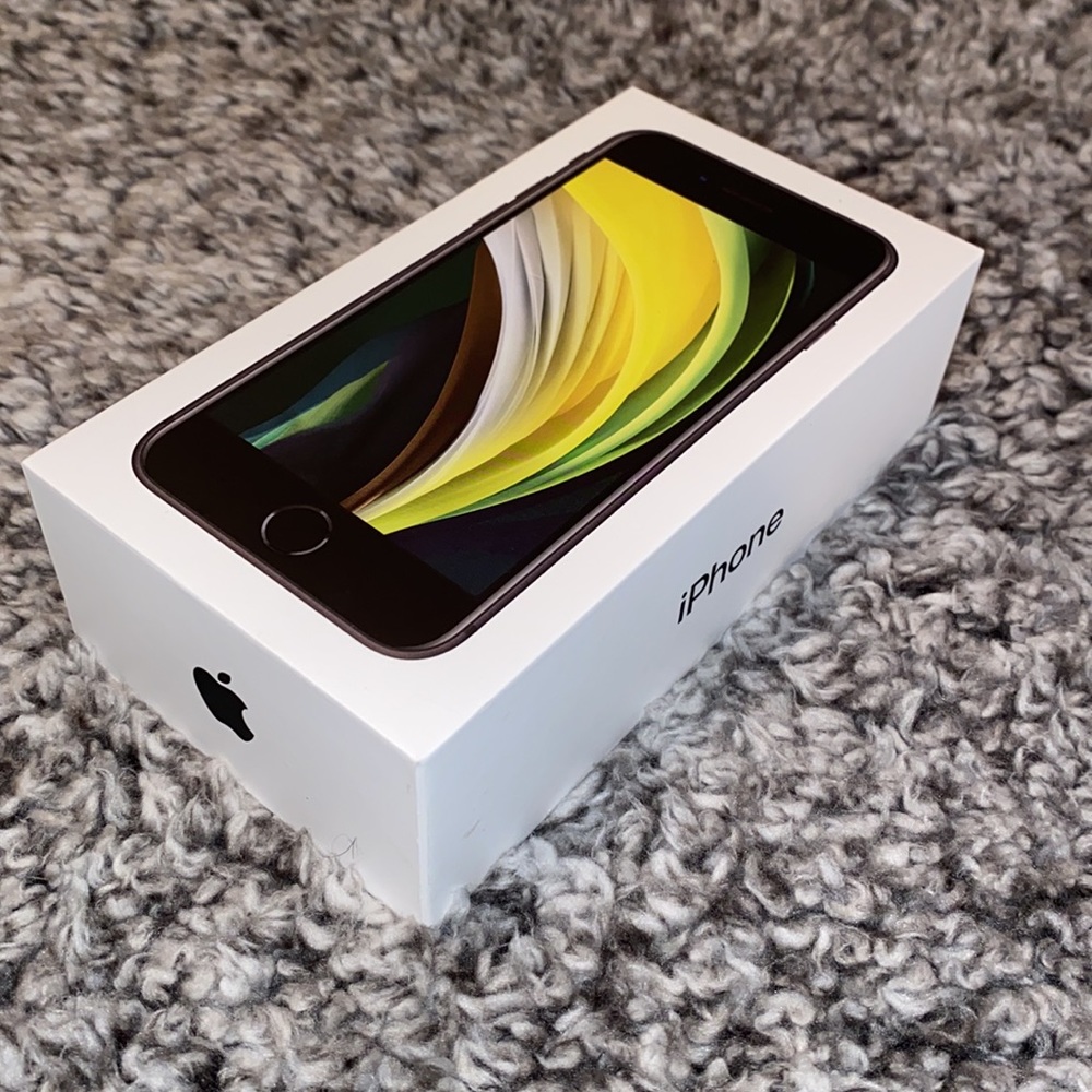 Apple iPhone SE Box